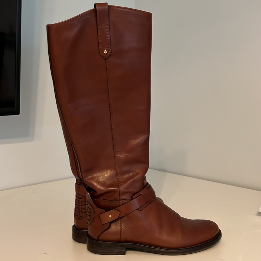 Tori Burch riding boots in excellent condition.  Only worn a couple of times